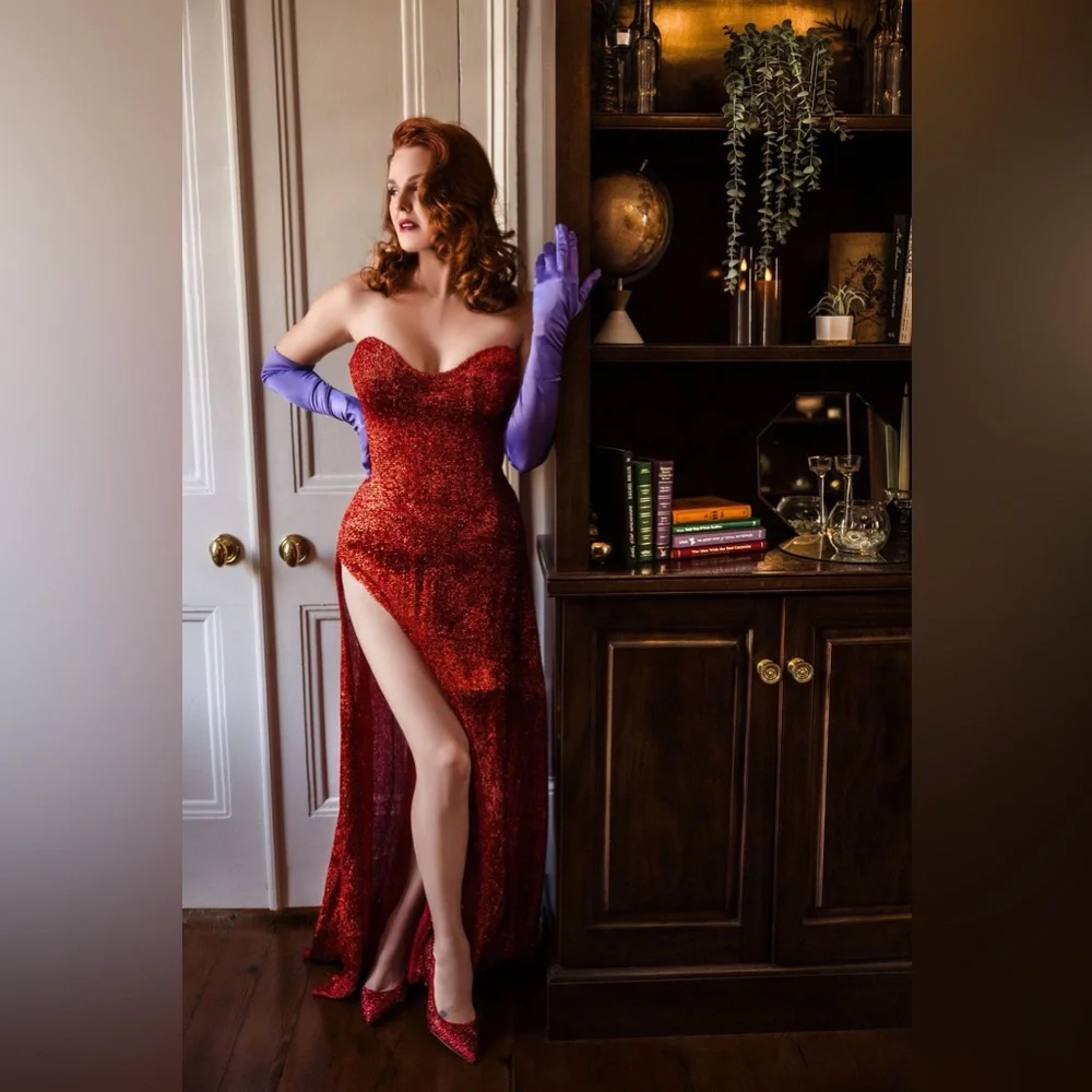 Jessica Rabbit Cosplay - Picture 1 of 3